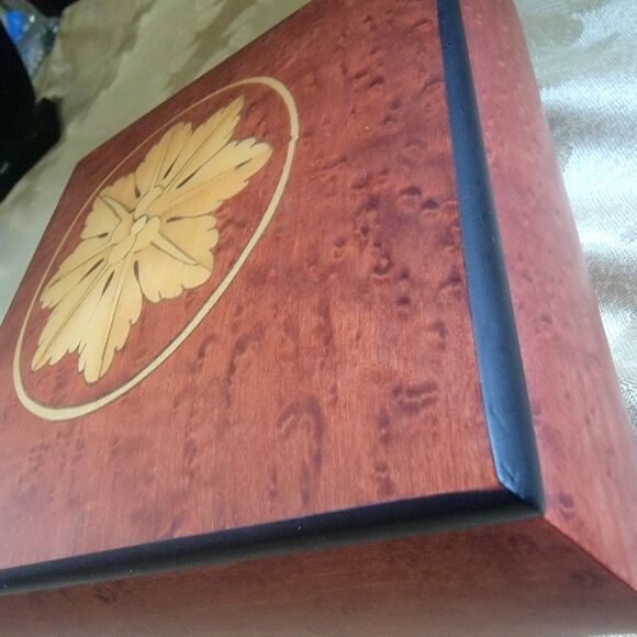 Jewelry Box Wood Star Inlay design made in Italy The San Francisco Music Box C0. - Picture 9 of 14